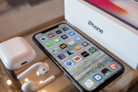 Apple попередила магазини про дефіцит iPhone через епідемію