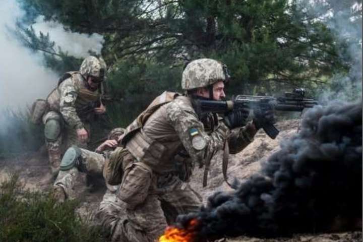 На Донбасі у боях з окупантами постраждали троє українських захисників