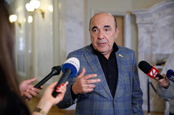 Рабинович: Депутатов, поддержавших продажу земли, мы поместим на доску позора