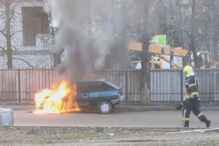 У Києві згоріли два автомобілі