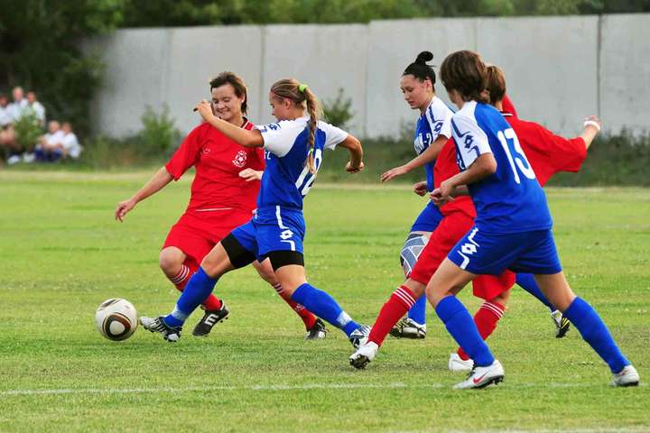 Українська асоціація футболу зобов’язала професійні клуби розвивати жіночий футбол
