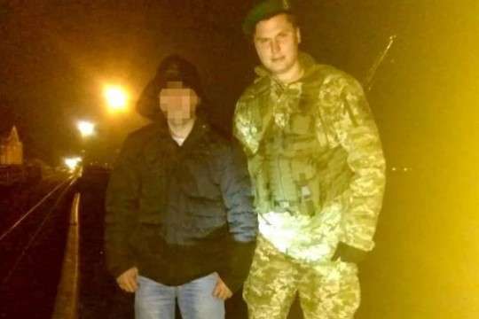 Прикордонники впіймали молдаванина, який хотів потрапити до України у вагоні з вугіллям (відео)