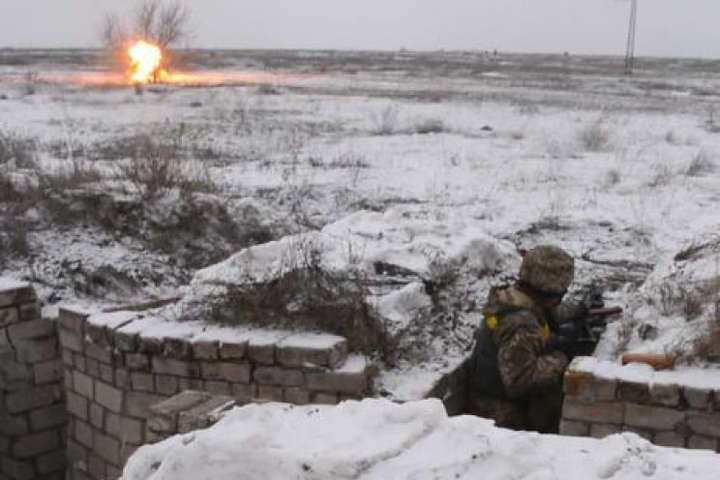 На Донбасі окупанти гатять із мінометів та БМП, з опівночі – чотири обстріли