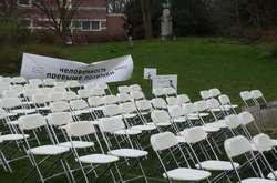 Родичі загиблих рейсу МН17 влаштували протест під посольством Росії у Гаазі