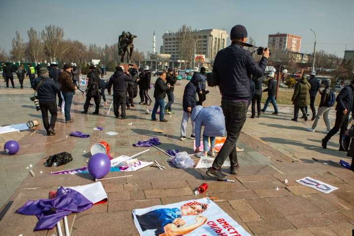 У Бішкеку напали на учасниць жіночого маршу