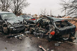 Внаслідок зіткнення водійську сторону Honda зім’яло, а хлопця 1994 року народження, який був за кермом, затиснуло в салоні, він помер на місці