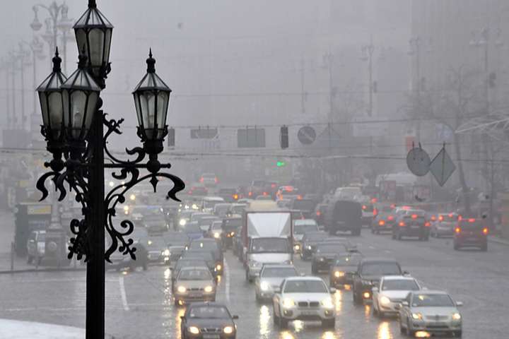 Сильний туман і дощі: прогноз погоди в Україні на 9 березня