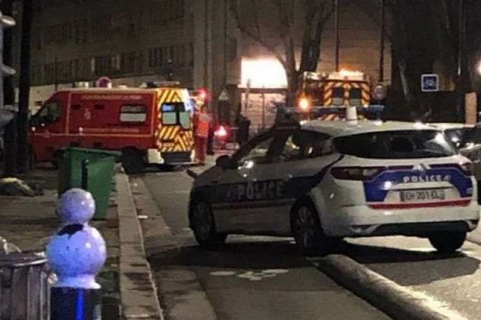 На території мечеті у Парижі сталася стрілянина, є постраждалий
