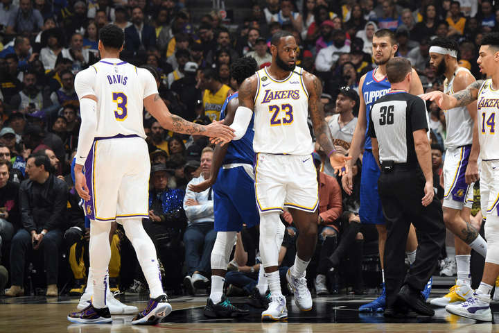 НБА: «Лейкерс» перемагають «Кліпперс» у битві за Лос-Анджелес