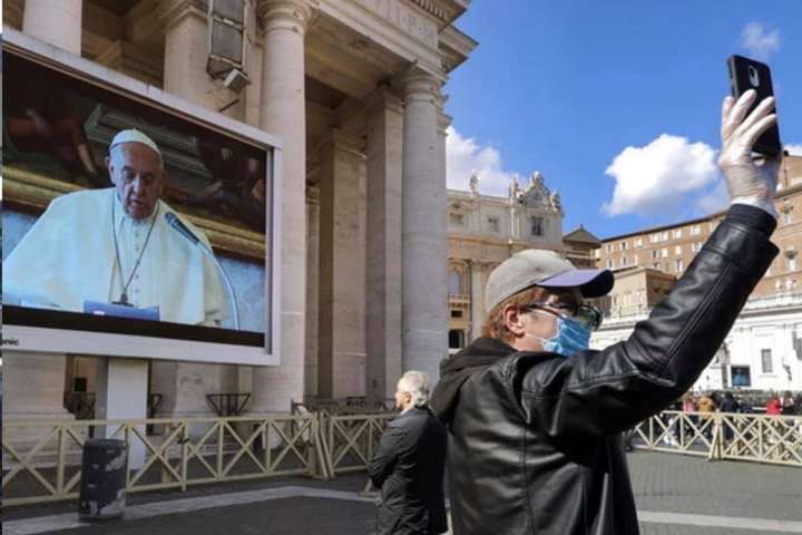 Папа Римський дозволив транслювати ранкові меси онлайн 