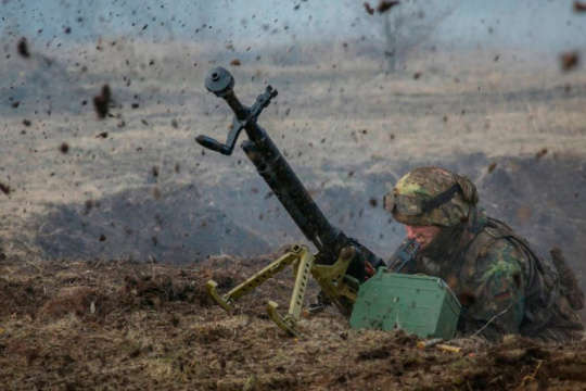 Війна на Донбасі: вісім ворожих обстрілів, один боєць дістав поранення 