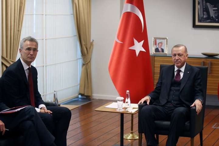 Туреччина запросила у НАТО додаткову допомогу для врегулювання ситуації в Сирії