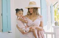  22-летняя Кайли Дженнер старается все свободное время посвящать двухлетней дочери Сторми 
  