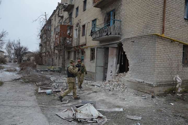 Обстріл вантажівки бойовиками на Донбасі: один загиблий та четверо поранених військових