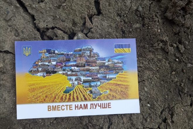 Над окупованим Донбасом дрони розкидали понад 10 тисяч проукраїнських листівок 
