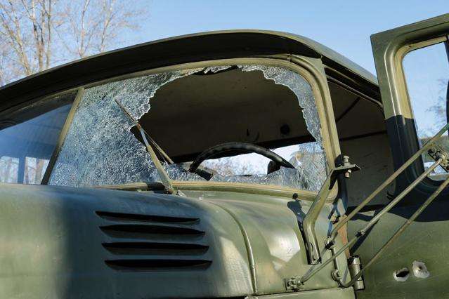 Обстріл військової вантажівки на Донбасі: штаб повідомив про двох загиблих 