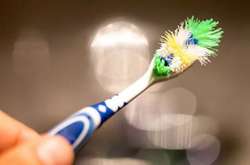 Как часто нужно менять зубную щетку, расческу и другие предметы быта