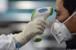 У двох іноземців, які прибули в Україну на теплоході, виявили підвищену температуру