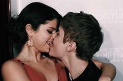  27-летняя Селена Гомес переживает о том, что может остаться без бойфренда 
  