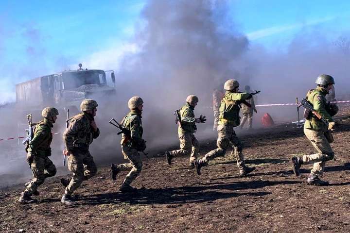 Українські захисники під Пісками знищили ворожий розрахунок, що підбив автомобіль з нашими воїнами