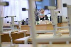Школи переходять на дистанційне навчання