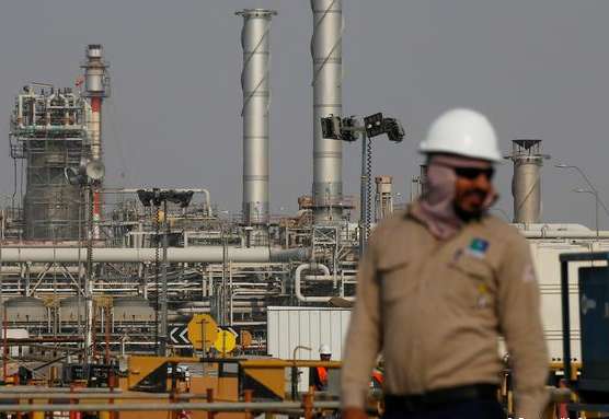 Саудівська Аравія нарощує видобуток нафти: ціни стрімко падають