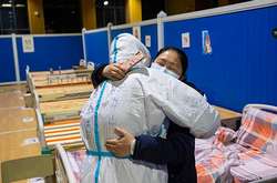 У китайському Ухані закрили всі тимчасові лікарні для хворих коронавірусом