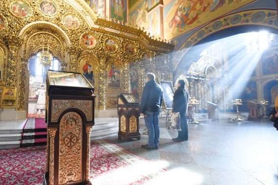 Як церкви в Україні борються з коронавірусом