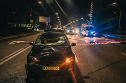 Автомобіль Volkswagen служби таксі Bolt збив пішохода
