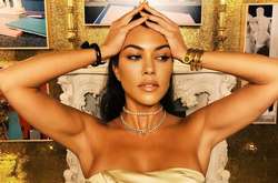 Кортни Кардашьян эффектно обнажила грудь для глянца