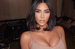 Ким Кардашьян считает, что коронавирус предсказала экстрасенс (фото)