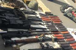 На Луганщині правоохоронці затримали мікроавтобус із арсеналом зброї та боєприпасів