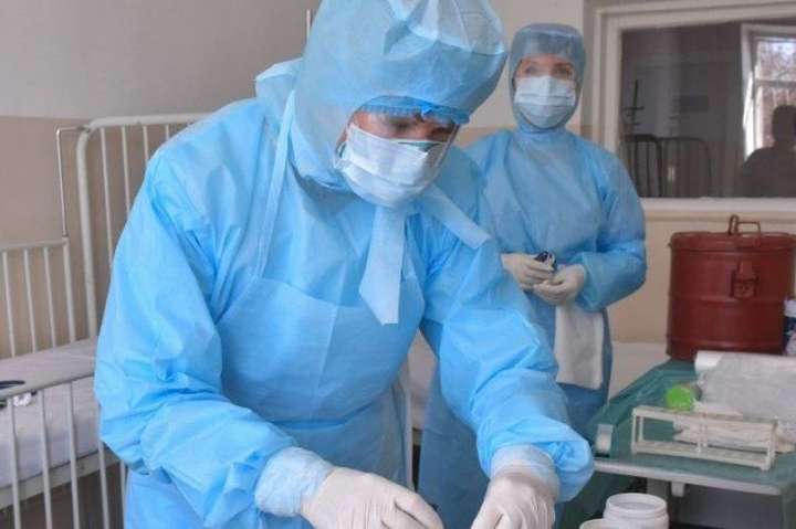 У Радомишлі, де у жінки виявили коронавірус, запровадили надзвичайний стан