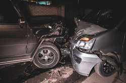 У Києві водій Hyundai після пляшки віскі розбив декілька автівок (фото, відео)