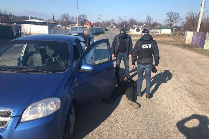 На Київщині поліцейського затримали на вимаганні хабара 