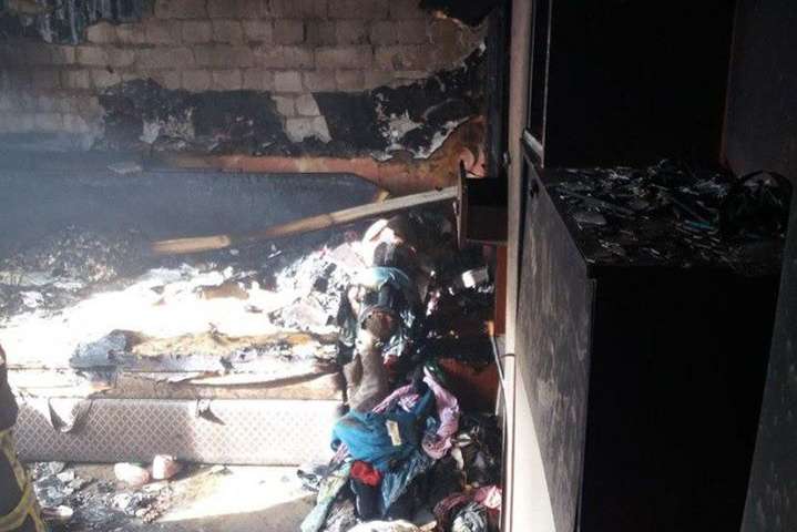 Діти на карантині: у Києві малеча влаштувала пожежу у квартирі (фото)