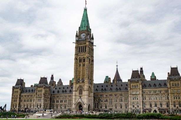У Канаді зупинять роботу парламенту через коронавірус
