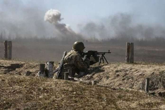 Бойовики на Донбасі відкрили вогонь біля Кримського: є поранений