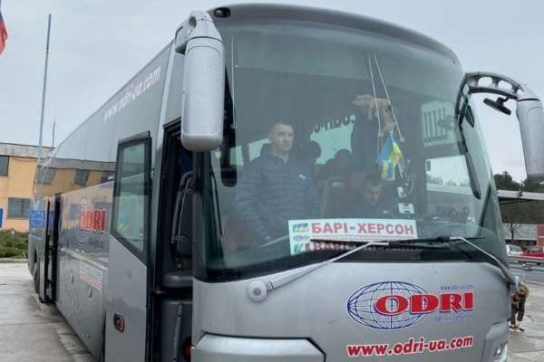 Словенія пропустила першу групу українських автобусів, які застрягли на кордоні з Італією