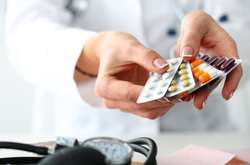 Французькі лікарі назвали таблетки, котрі шкодять при коронавірусі