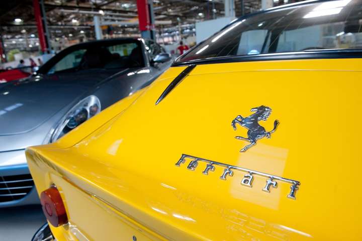Ferrari тимчасово зупиняє виробництво автомобілів через коронавірус