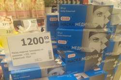 В Киеве продают медицинские маски по 1200 грн за пачку