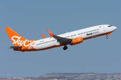 Літак SkyUp вилетів спецрейсом до Словенії для евакуації українців