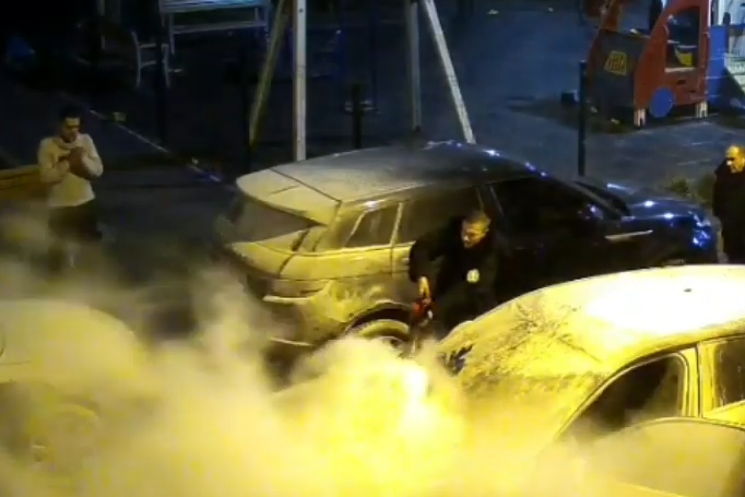 У Києві на ходу загорівся Porsche Panamera (відео)
