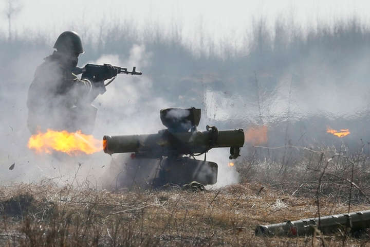 Російські окупанти на Донбасі відкрили вогонь вісім разів, поранені двоє українських бійців