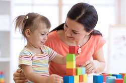 Молоді жінки шукають підробіток нянею під час карантину