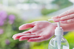 Louis Vuitton починає виробництво антисептиків для рук