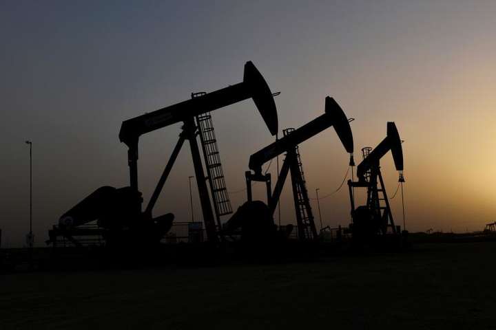 Нефть пробила дно: цена за баррель упала ниже $30