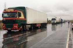 Українським вантажівкам створять гуманітарний коридор для повернення додому з Євросоюзу