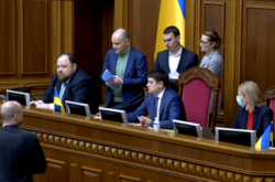 Верховна Рада зібралася на позачергове засідання через коронавірус